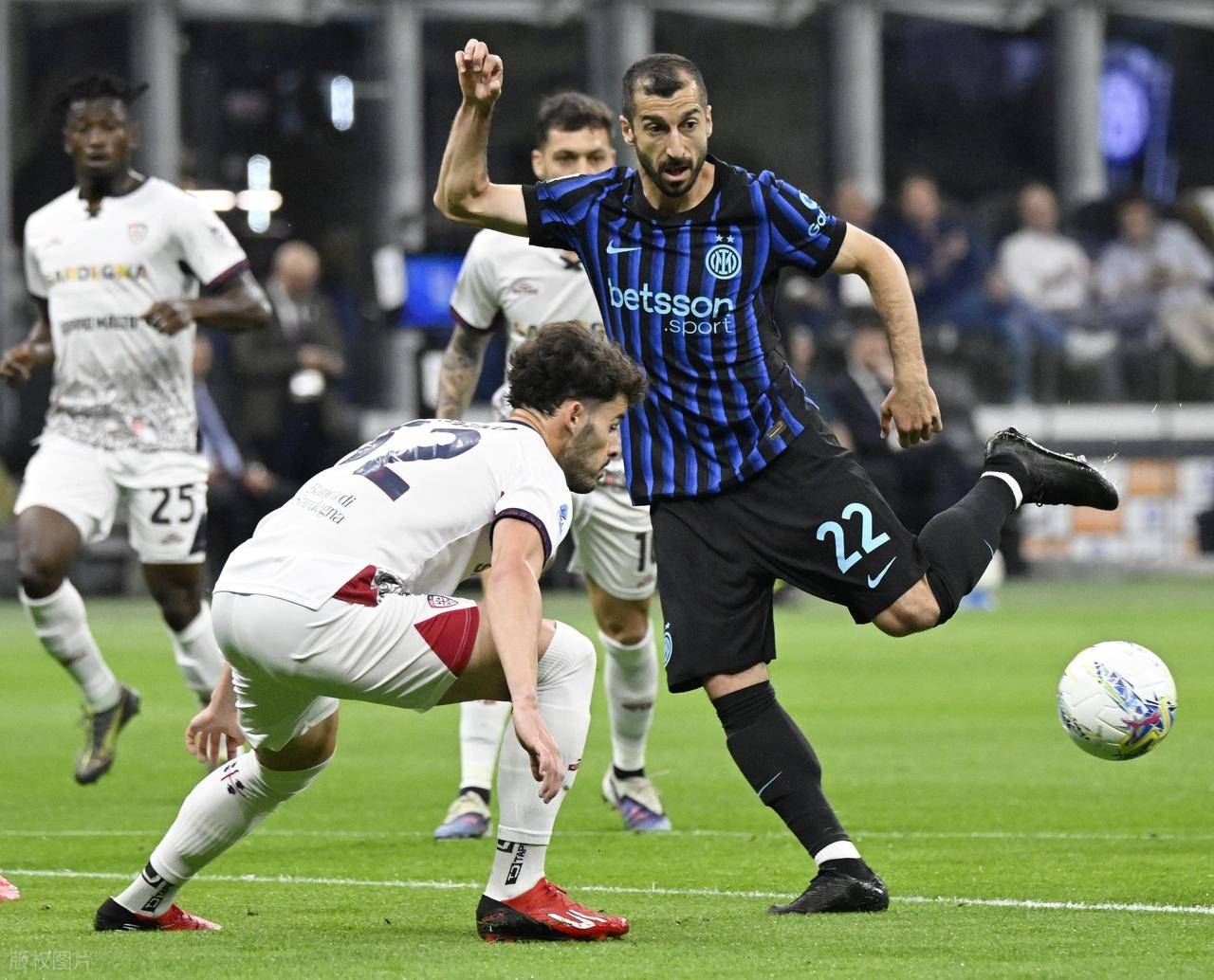 随着国际米兰3-0，科莫1-2，意甲最新积分榜出炉